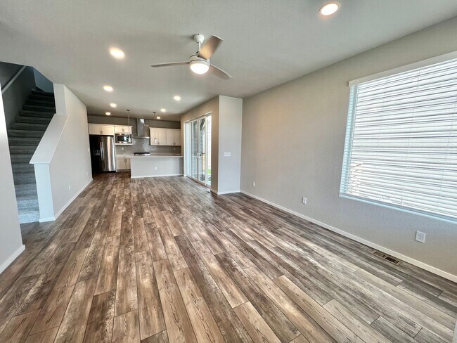 Building Photo - Beautiful 3 Bed 2.5 Bath House in Timnath!