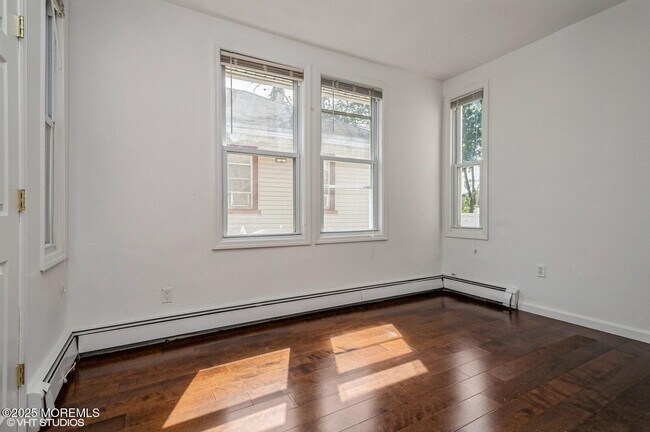 Building Photo - 118 Joline Ave