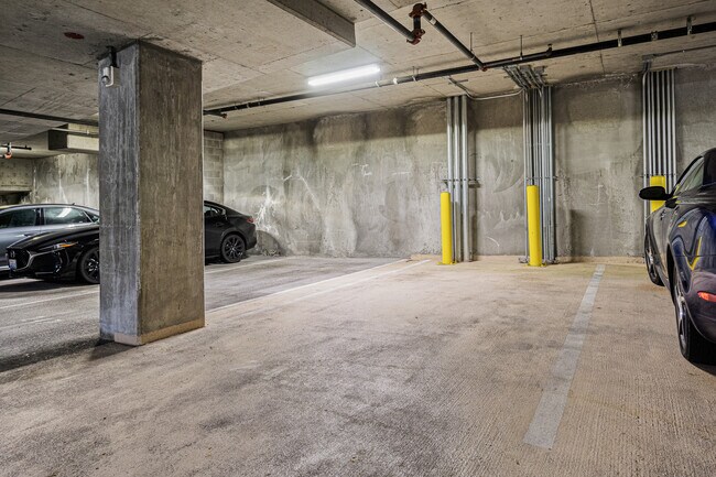 Building Photo - 900 Lenora St