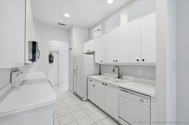 Building Photo - 707 SW San Salvador Cv