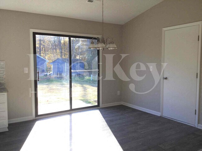 Building Photo - 5800 Old Meadow Rd