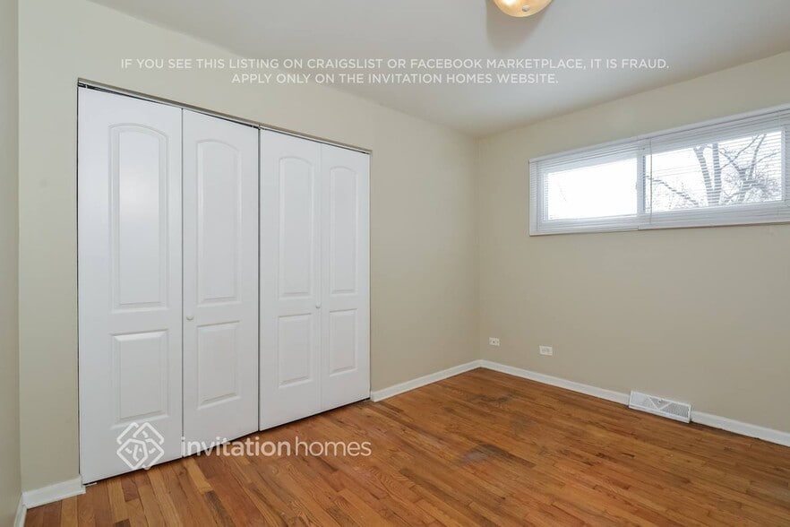 Building Photo - 724 W James St