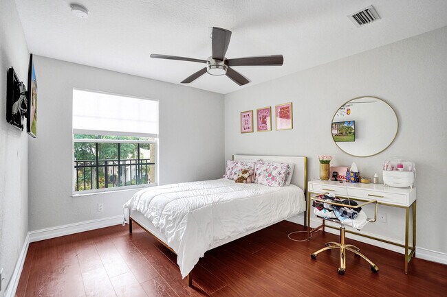 Building Photo - 8876 Sandy Crest Ln