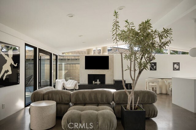 Building Photo - 2015 Irvine Ave