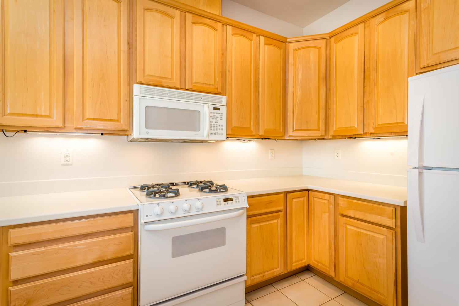 Building Photo - 903 Lawrence Dr