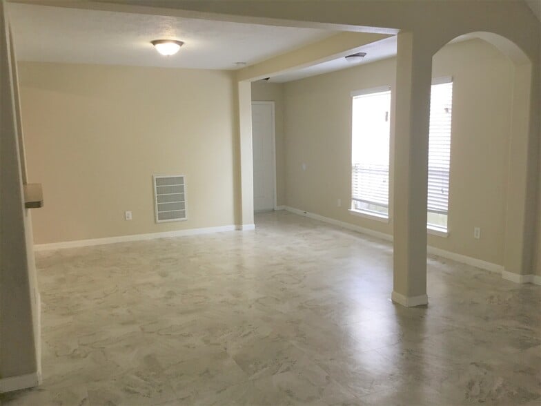 Building Photo - 13030 Maile Park Dr