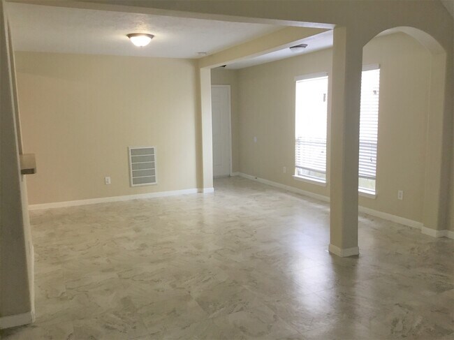 Building Photo - 13030 Maile Park Dr