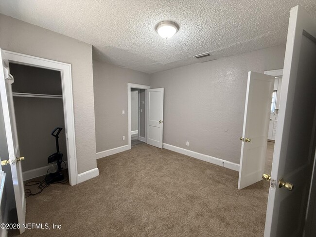 Building Photo - 28 W 35th St