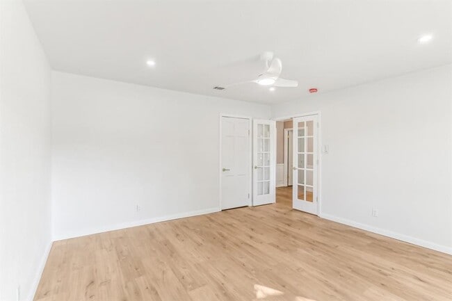 Building Photo - 8014 Meadowcroft Dr