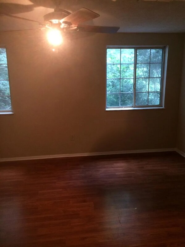 Building Photo - 8893 Roberts Dr