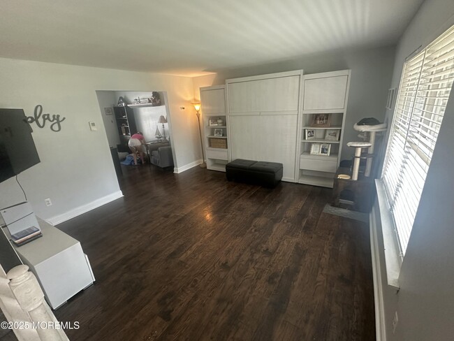 Building Photo - 209 Academy Ln