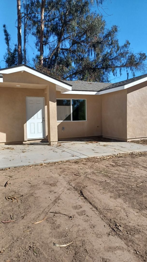 Building Photo - Modern 2 Bed/1 Bath Home, All Utilities In...