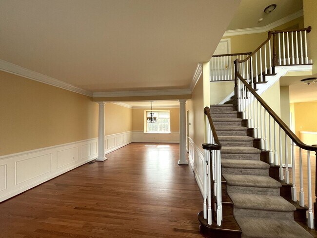 Building Photo - 4823 Vista Ridge Dr