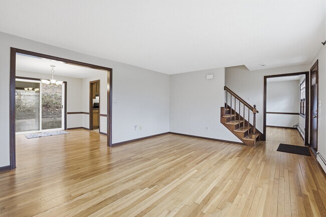 Building Photo - 17 Circle Rd