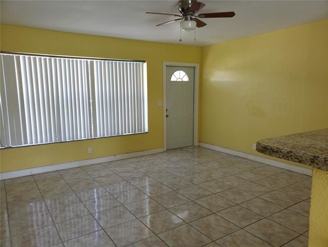 Building Photo - 4321 NE 6th Terrace