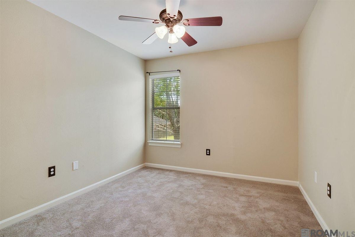 Building Photo - 5156 Stumberg Ln