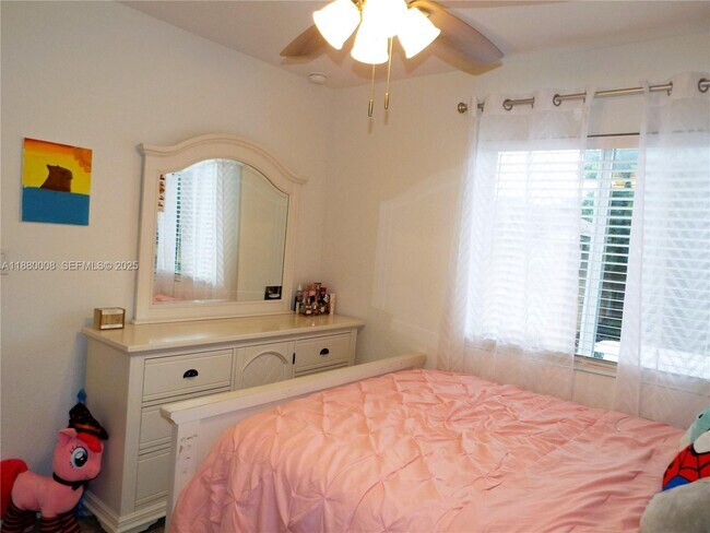 Building Photo - 2363 SE 11th St