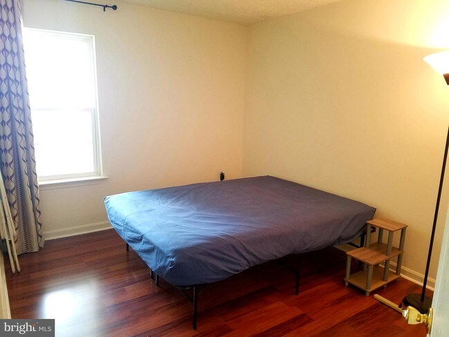 Building Photo - 9810 Feathertree Terrace