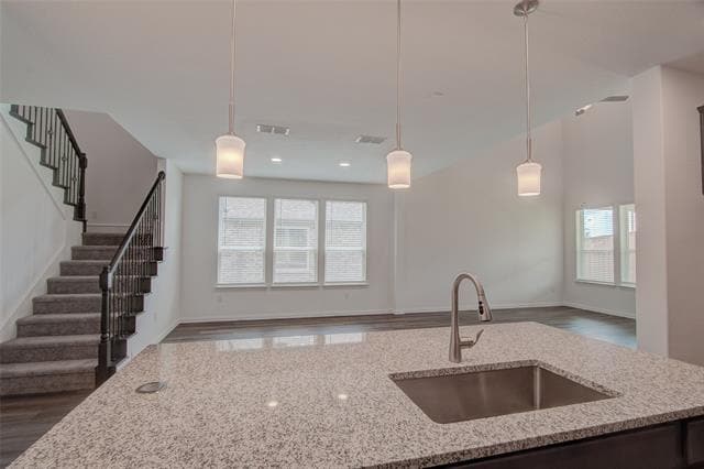 Building Photo - 1535 Echo Blf Dr