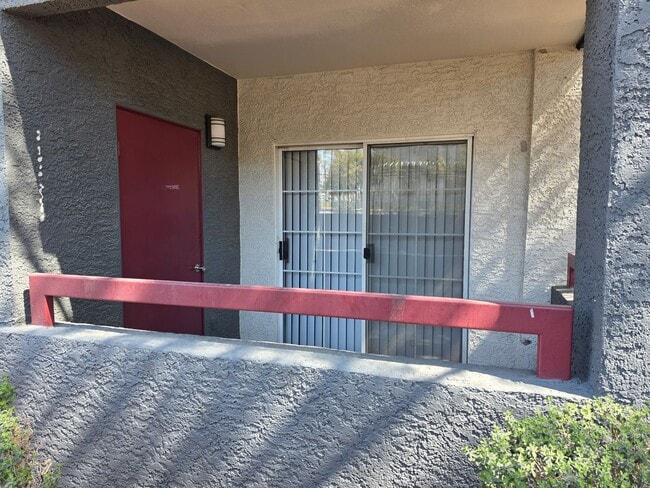 Building Photo - Charming 3 bed 2 bad located at Park 1
