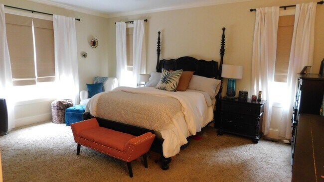 Building Photo - 400 Beaumont Park Cir