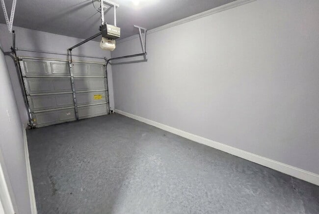 Building Photo - 385 Brookview Dr