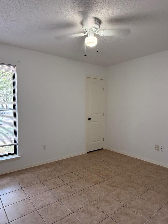 Building Photo - 10616 Mellow Meadow Dr