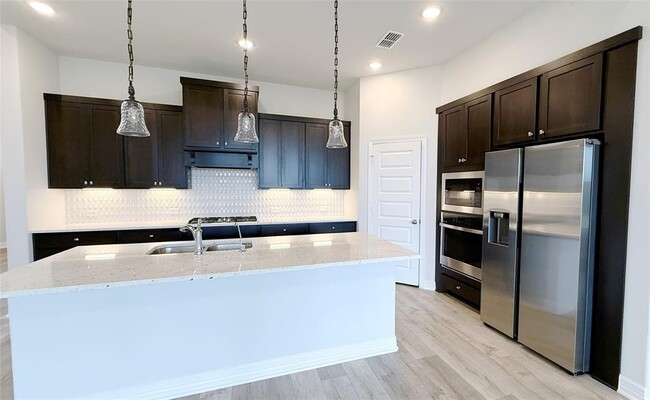 Building Photo - 28922 Hauter Wy