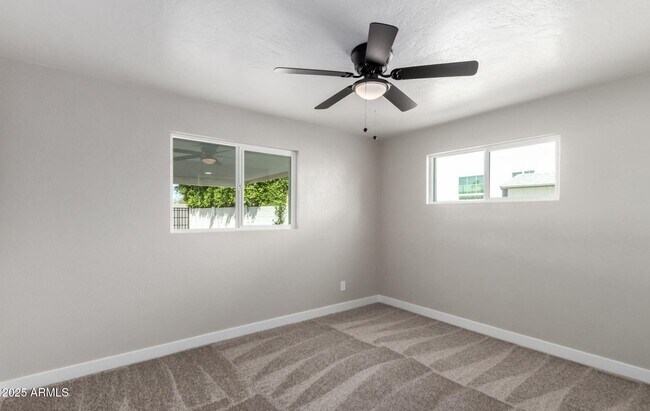 Building Photo - 4402 E Mitchell Dr