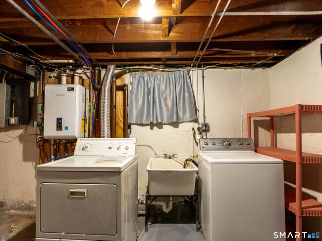 Building Photo - 97 Brussels Ave