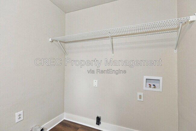 Building Photo - 1605 Pineview Rd