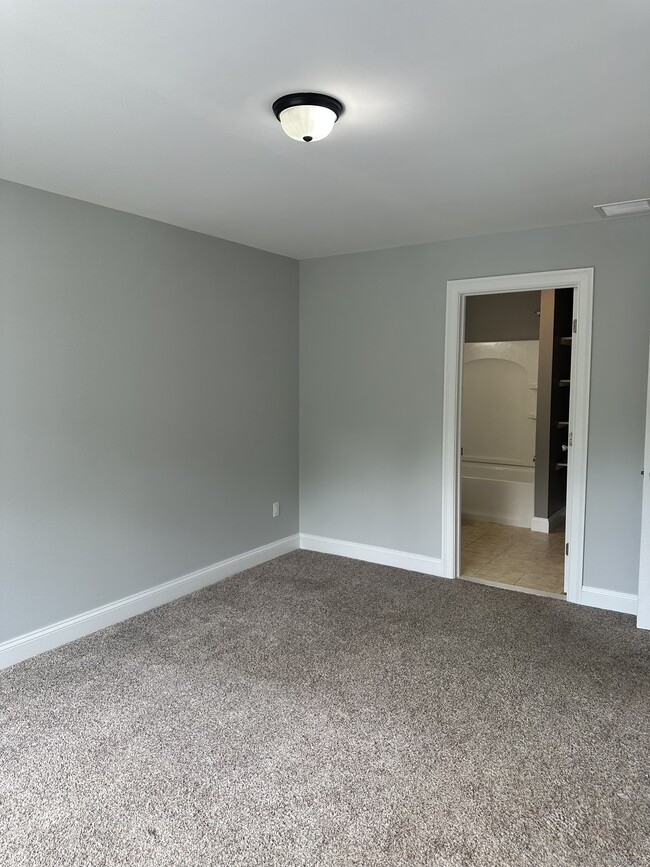 Building Photo - 2A Knollwood Dr
