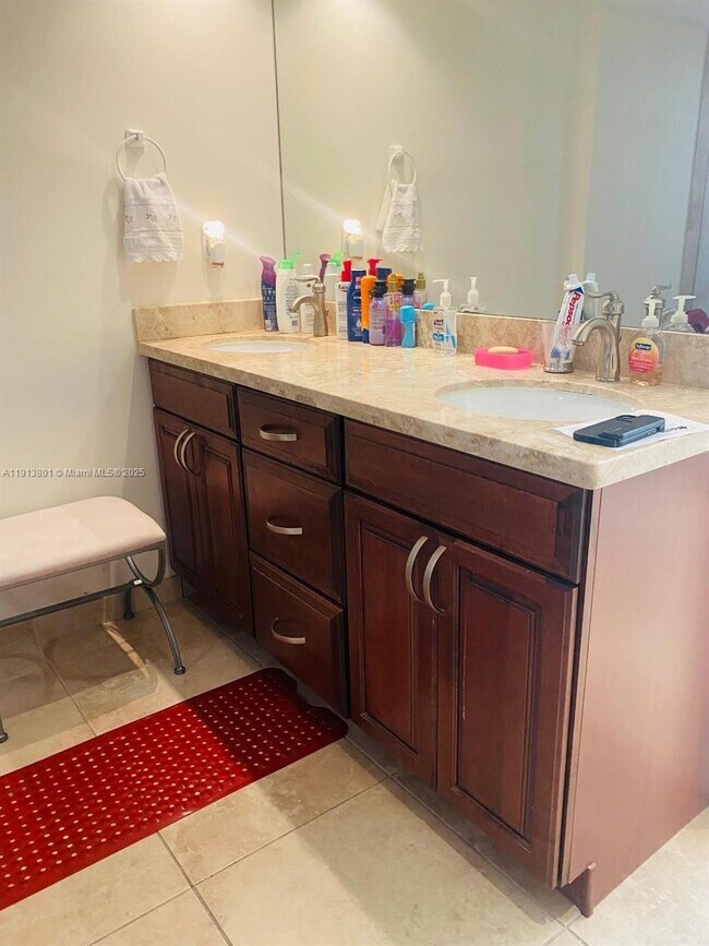 Building Photo - 575 Crandon Blvd