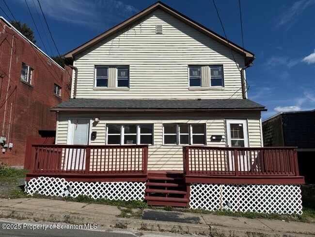 Primary Photo - 210-212 Center Ave