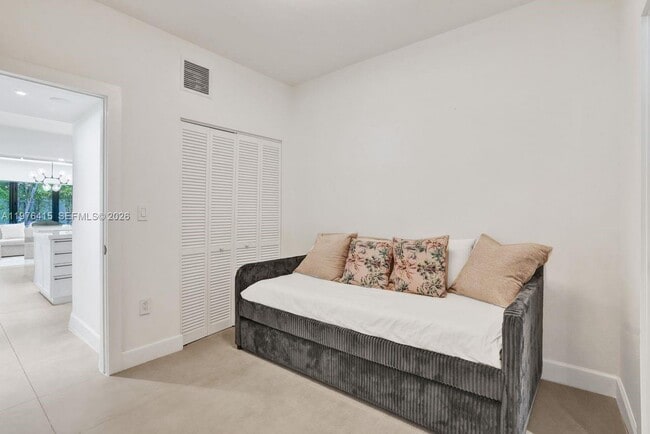 Building Photo - 5735 N Bay Rd