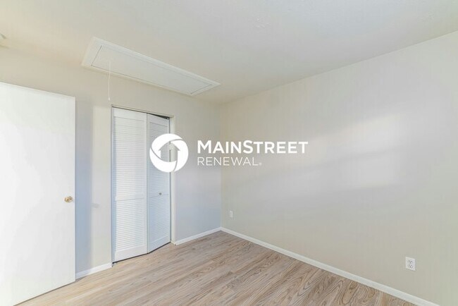Building Photo - 3 Bedroom Pet-Friendly Home in Louisville, KY with Main Street Renewal