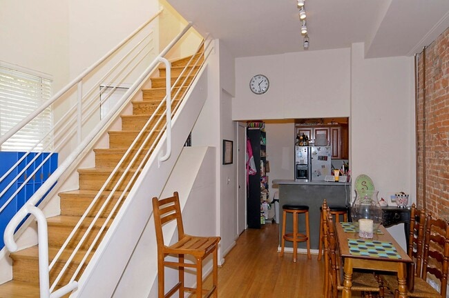 Building Photo - Georgetown Townhouse (Close to the West End and Dupont)