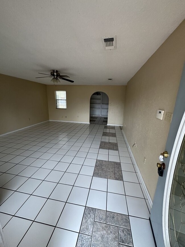 Building Photo - AVAILABLE NOW!!!