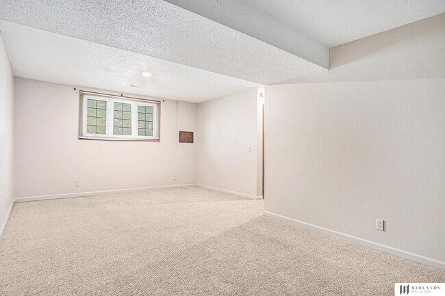Building Photo - 14706 Orchard Cir