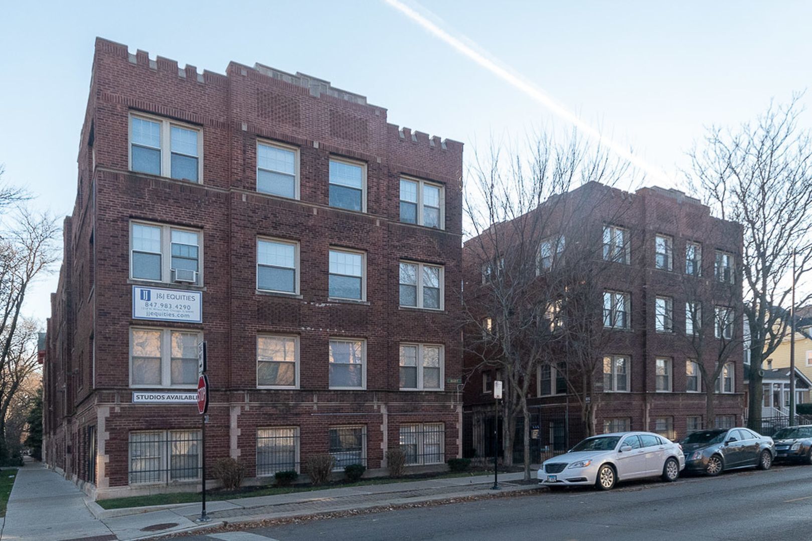 Building Photo - 3271 W Wrightwood Ave