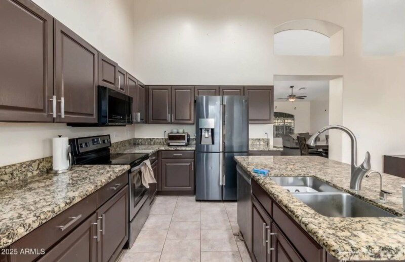 Building Photo - 278 E Sagebrush St