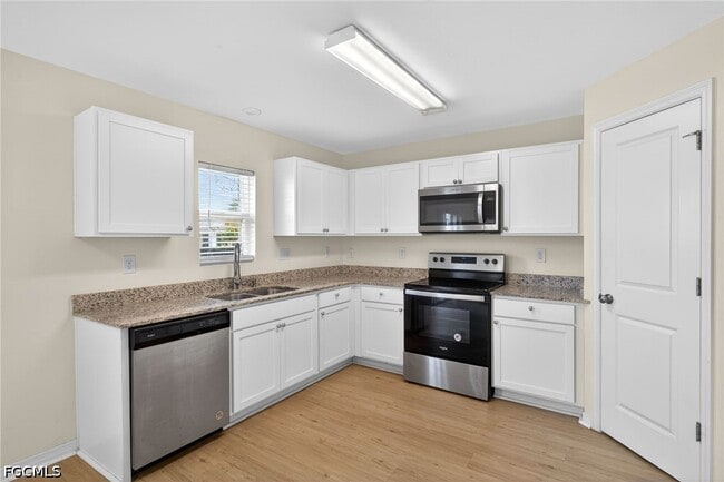 Building Photo - 921 Jacaranda Pkwy E