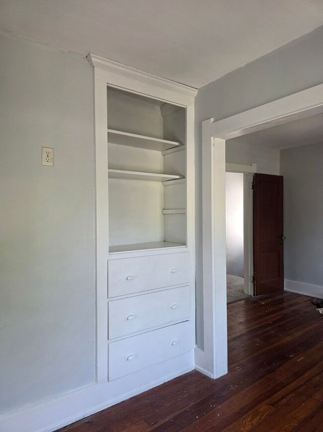 Building Photo - Cozy home in BG