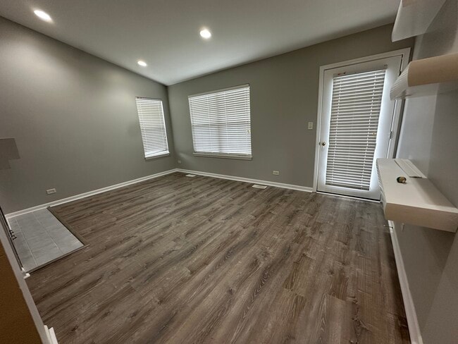Building Photo - 707 Genesee Dr