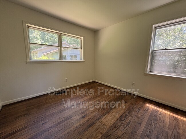 Building Photo - 1221 Carol Cir