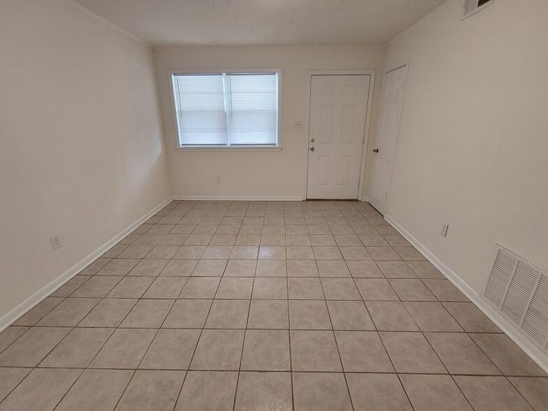 Building Photo - 722 Carter Dr