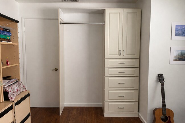 Building Photo - 206 2nd St