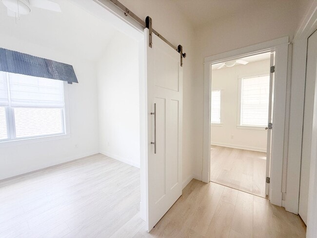 Building Photo - Pet-Friendly 3-Bedroom Home with Bright, Airy Coastal Style
