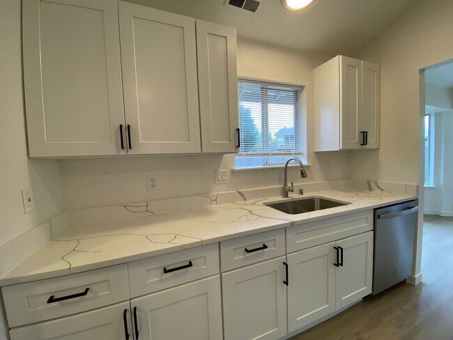 Building Photo - Charming 3-Bed, 2-Bath Home in Prime Feder...
