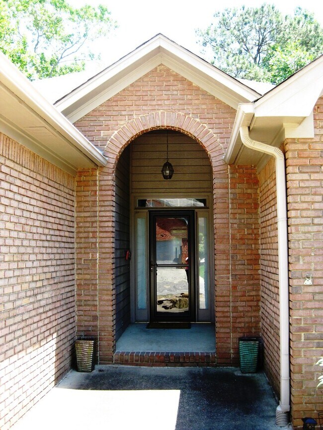 Building Photo - Convenient 3BR/2BA in Homewood